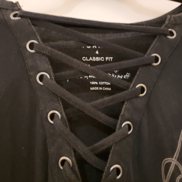 Heart Pin Classic Fit Cotton Jersey Lace-Up Neck Tee - Picture 6 of 7